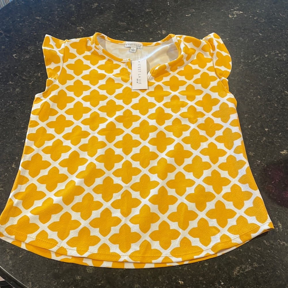 Yellow and white spring blouse!  Perfect for work!  Short flutter sleeve